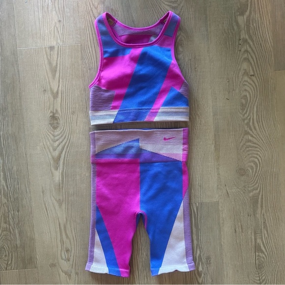 Nike Womens Icon Clash Set Bike Shorts and Top Sports Bra size small and medium - Picture 8 of 10